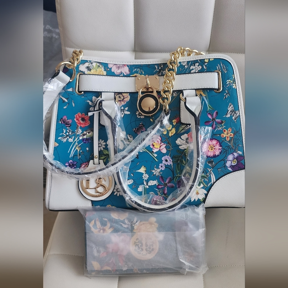 New Dasein Floral Blue and‎ White Women's  Purse And Wallet Set.
